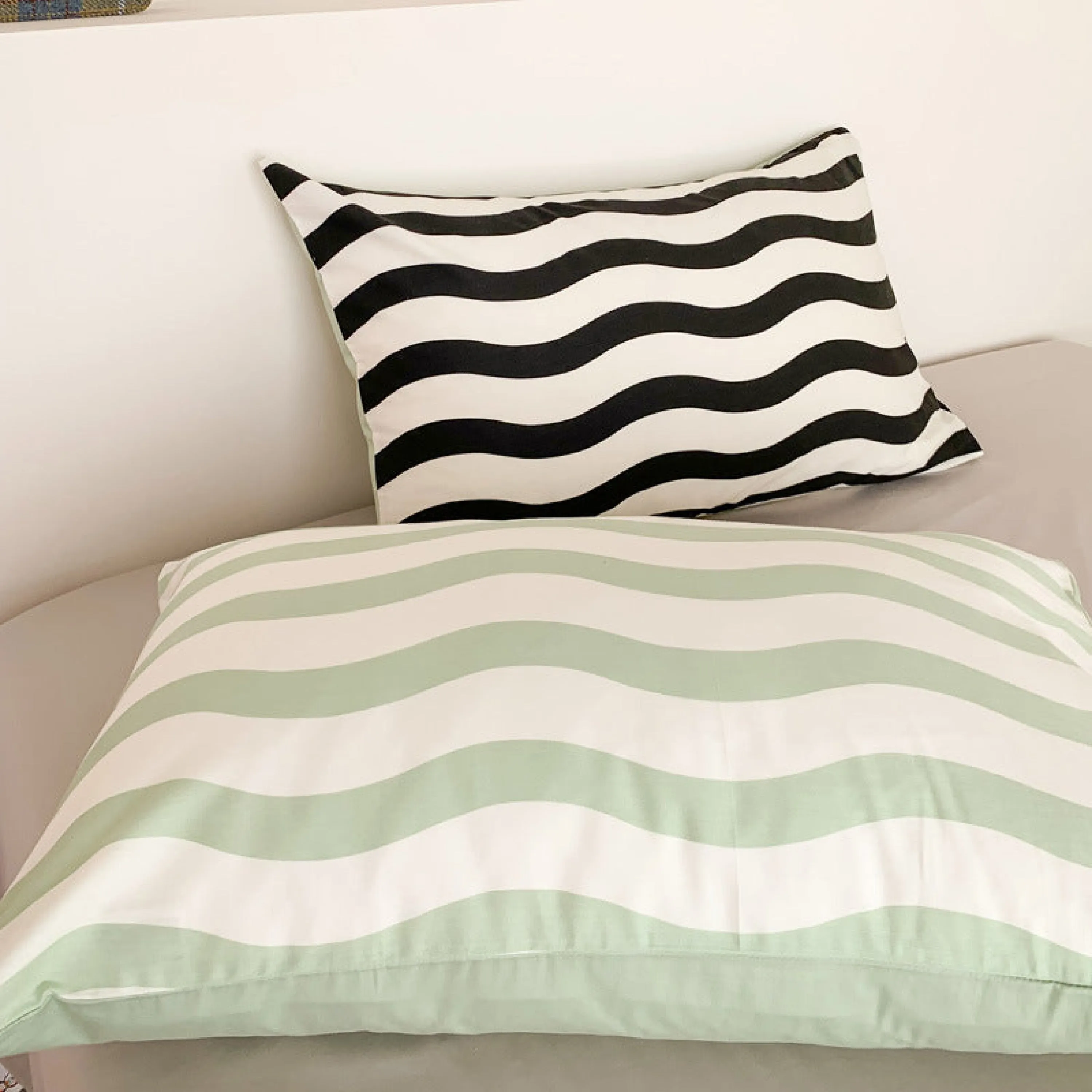 Y2K Pastel Wavy Striped Pillowcases (6 Styles)